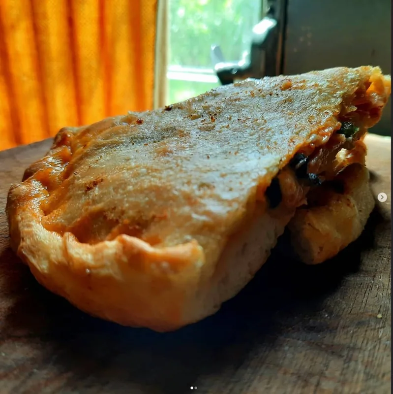 Calzone Jamón y Pepperoni